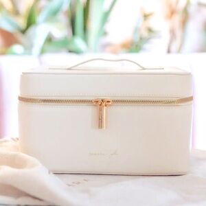 ⭐️From the Jilly Box- Samara Cream Travel Cosmetic Case with Gold Zipper